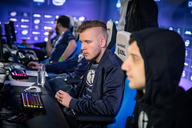 场热度与线 场热度与线